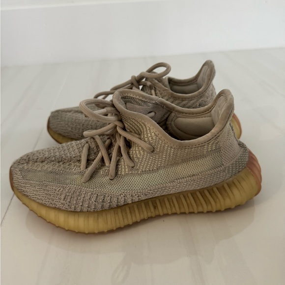 GREY YEEZYS SIZE 4 - Picture 4 of 7